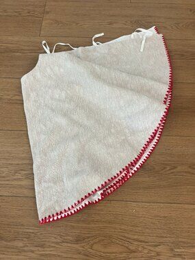Hearth & Hand Cotton Full Size Beige and Red Tree Skirt